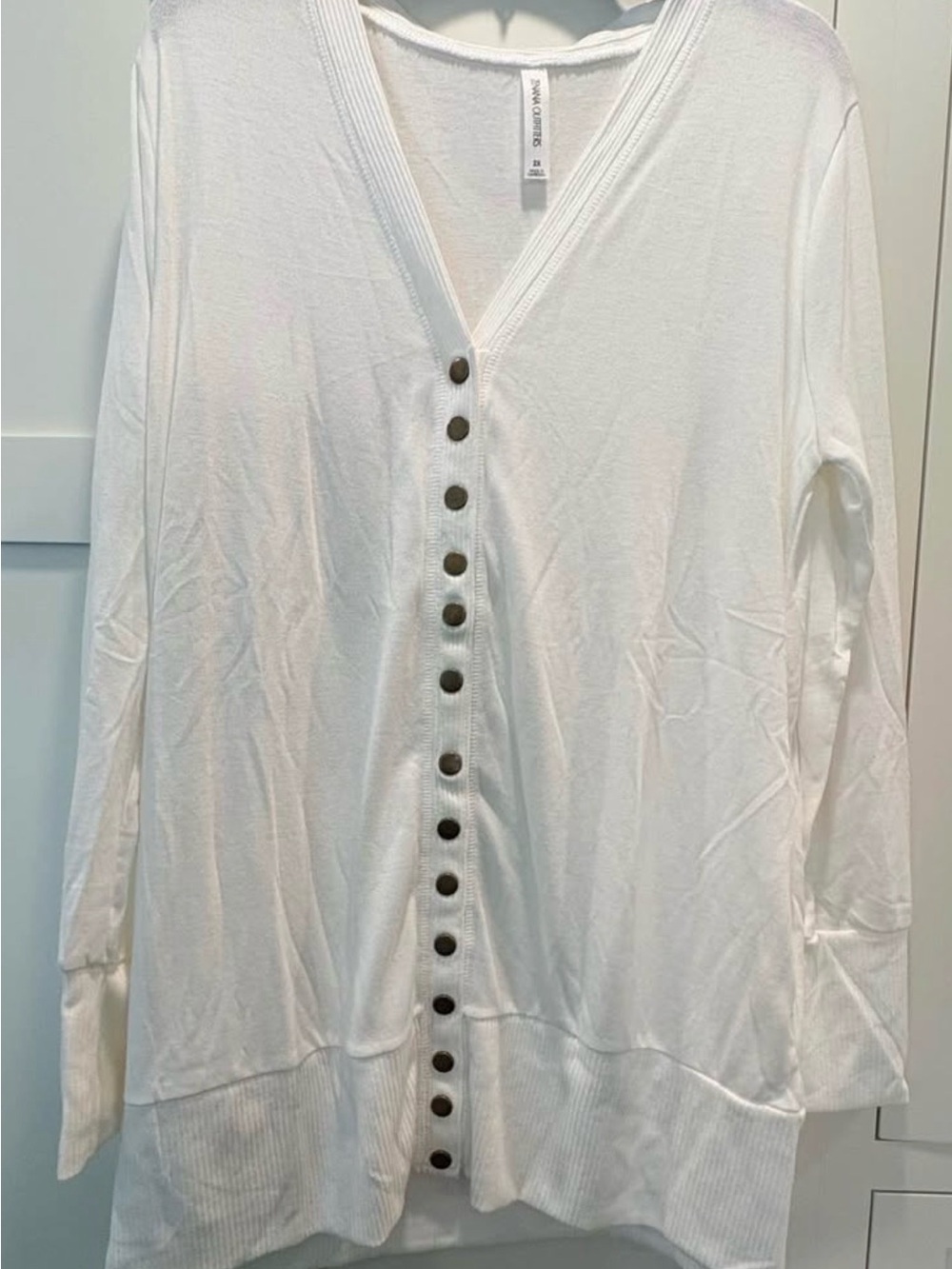 Zenana Outfitters White Long-Sleeve Button V-Neck Top